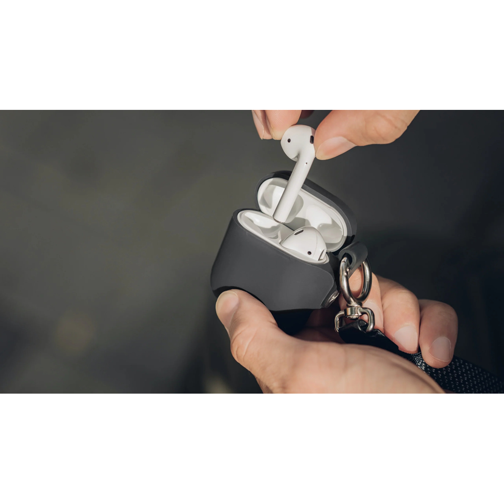 Чехол Moshi Pebbo для AirPods (1st and 2nd Gen). Материал силикон. Цвет: черный.